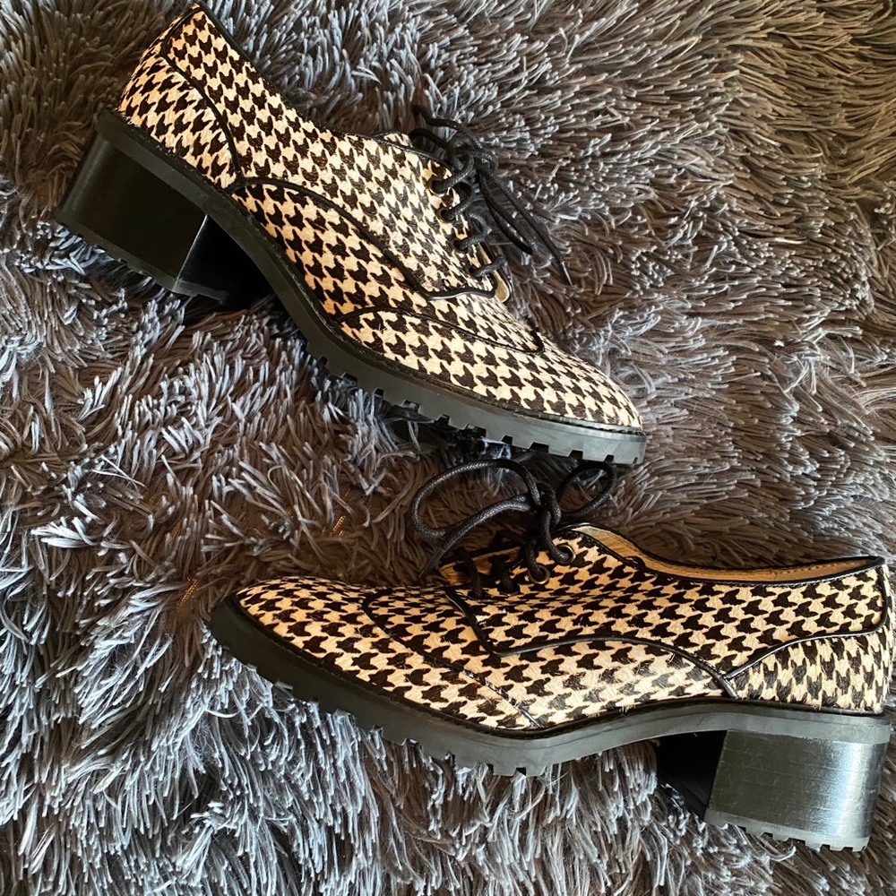 Beautiful Michael kors wing tip loafer